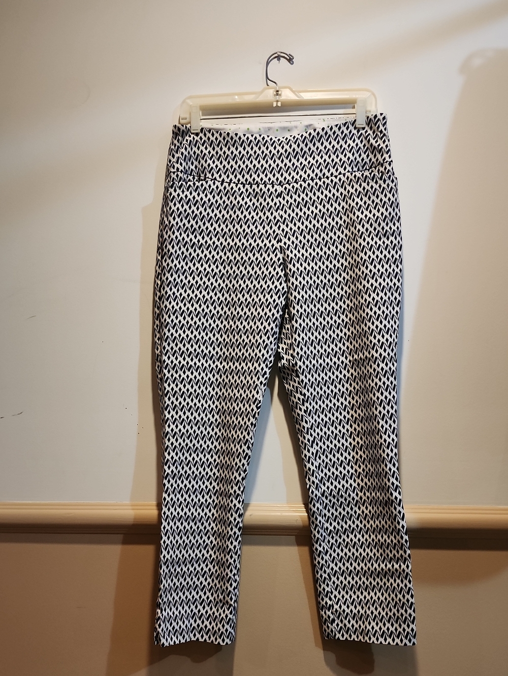 Women's Black & White Patterned Ankle Pants